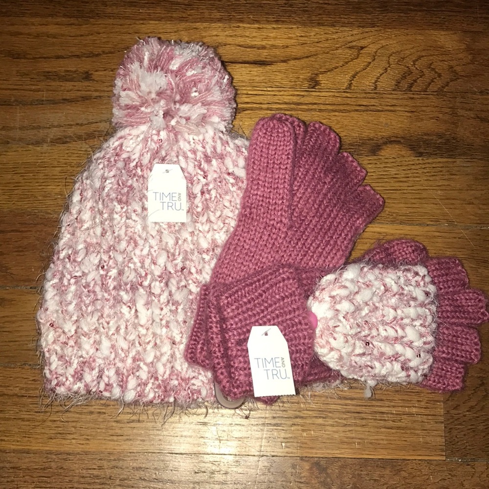 NWT! Fingerless gloves & Beanie